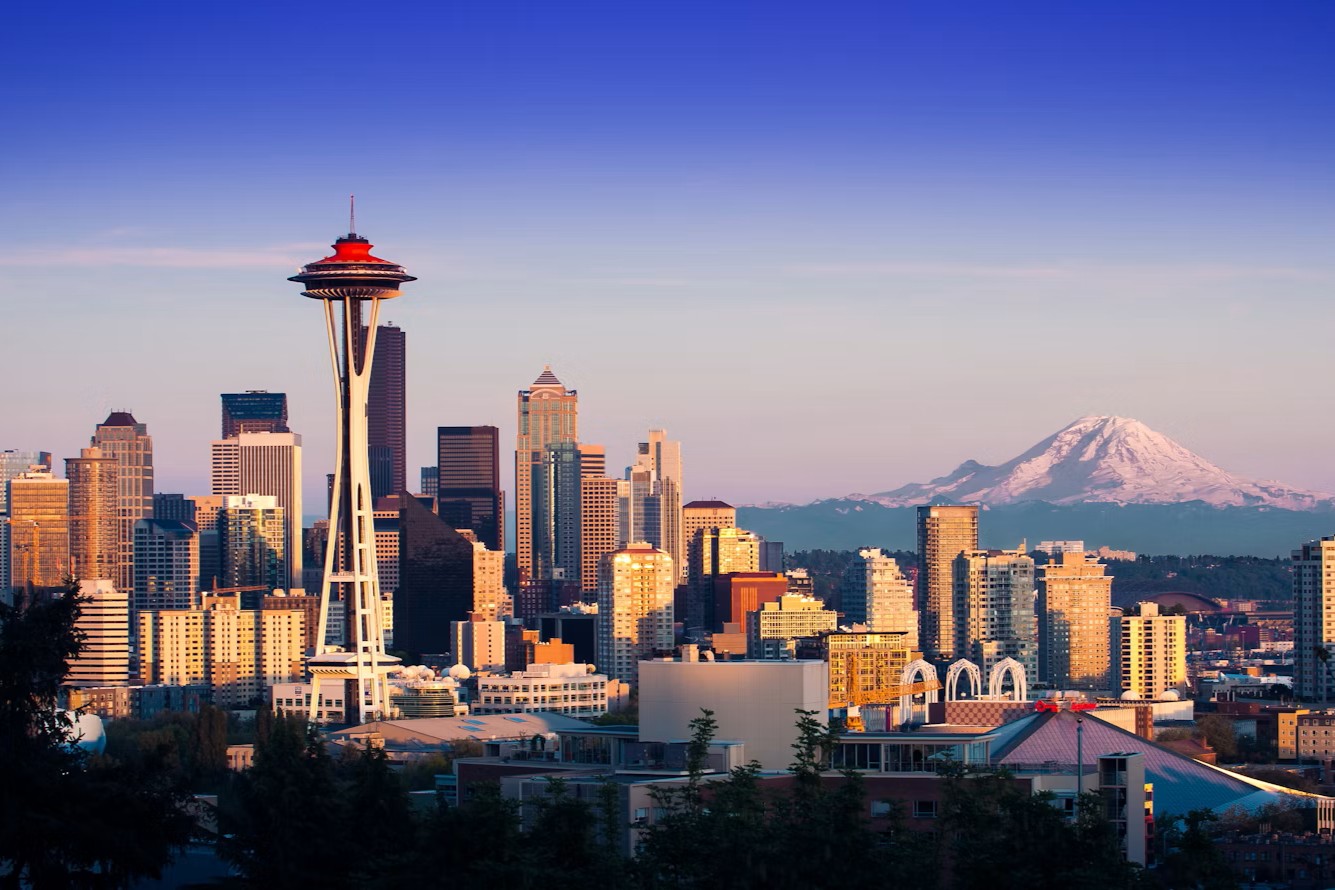 Skyline of Seattle at dusk